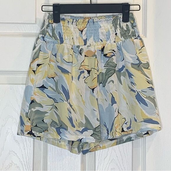 PrettyLittleThing Blue Floral Printed Shirred Waist Floaty Shorts Size 0 - Picture 1 of 10